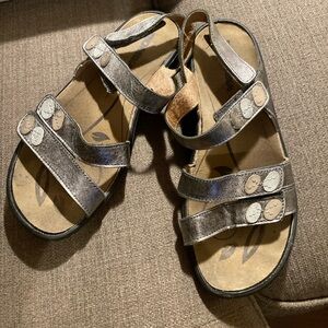 Romika size 7 metallic walking comfort sandals